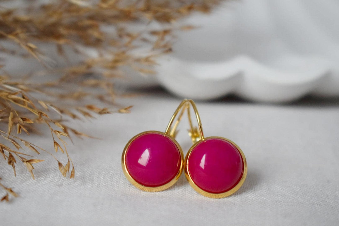 Rosa Jade Ohrringe, Edelstein Runde Ohrringe, Magenta Ohrringe, 12mm Lever Back Ohrringe, Edelstahl, Jade Gold Schmuck, Geschenk für Sie