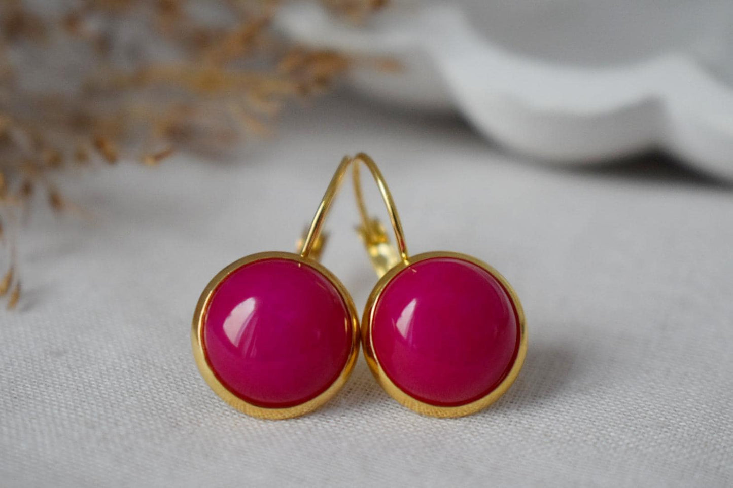 Rosa Jade Ohrringe, Edelstein Runde Ohrringe, Magenta Ohrringe, 12mm Lever Back Ohrringe, Edelstahl, Jade Gold Schmuck, Geschenk für Sie