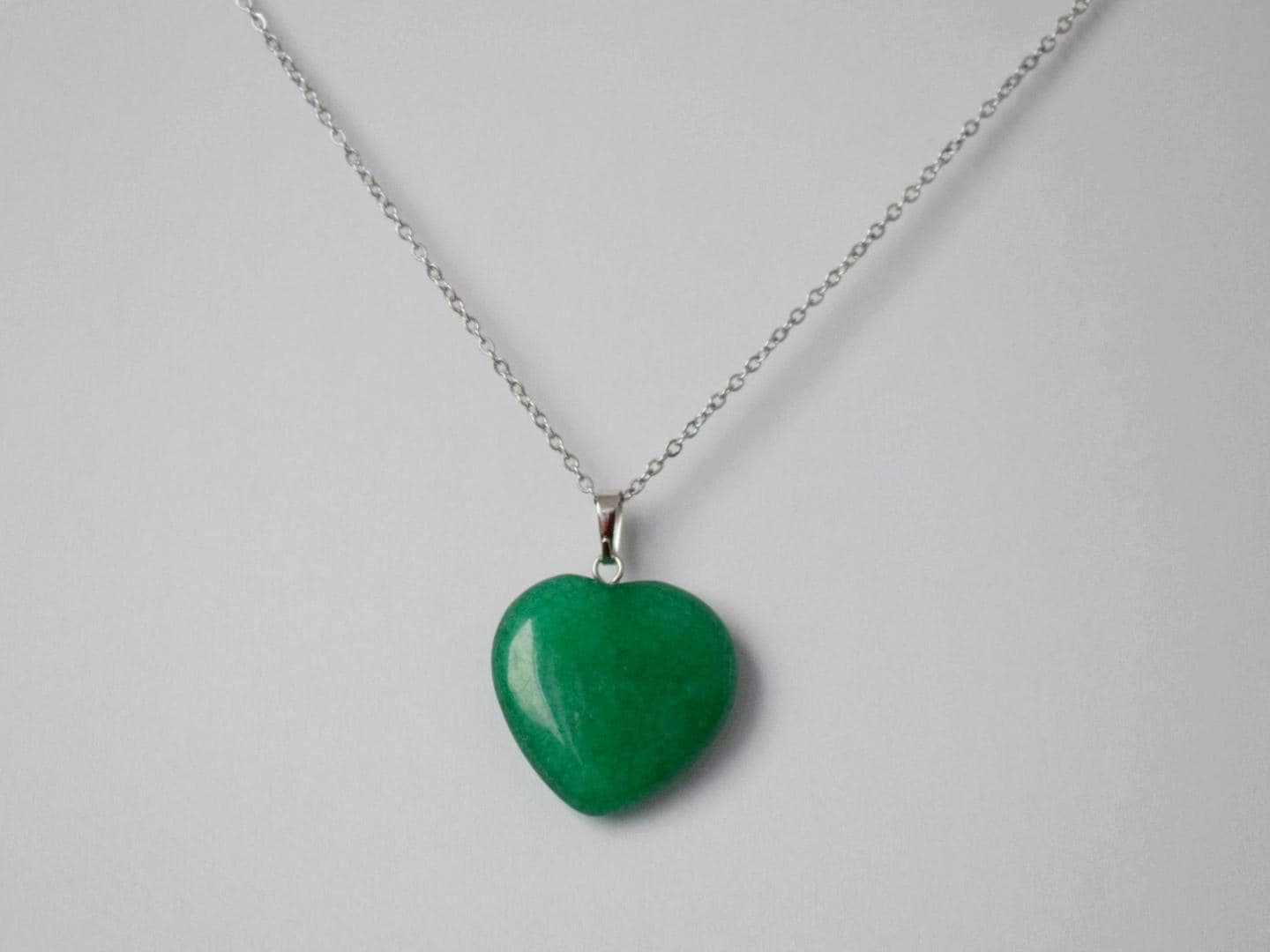 Natürliche grüne Jade Herz Halskette, Edelstein Anhänger, Lange Stein Halskette, Handgemachter Schmuck, Bestes Geschenk für sie, Muttertagsgeschenk