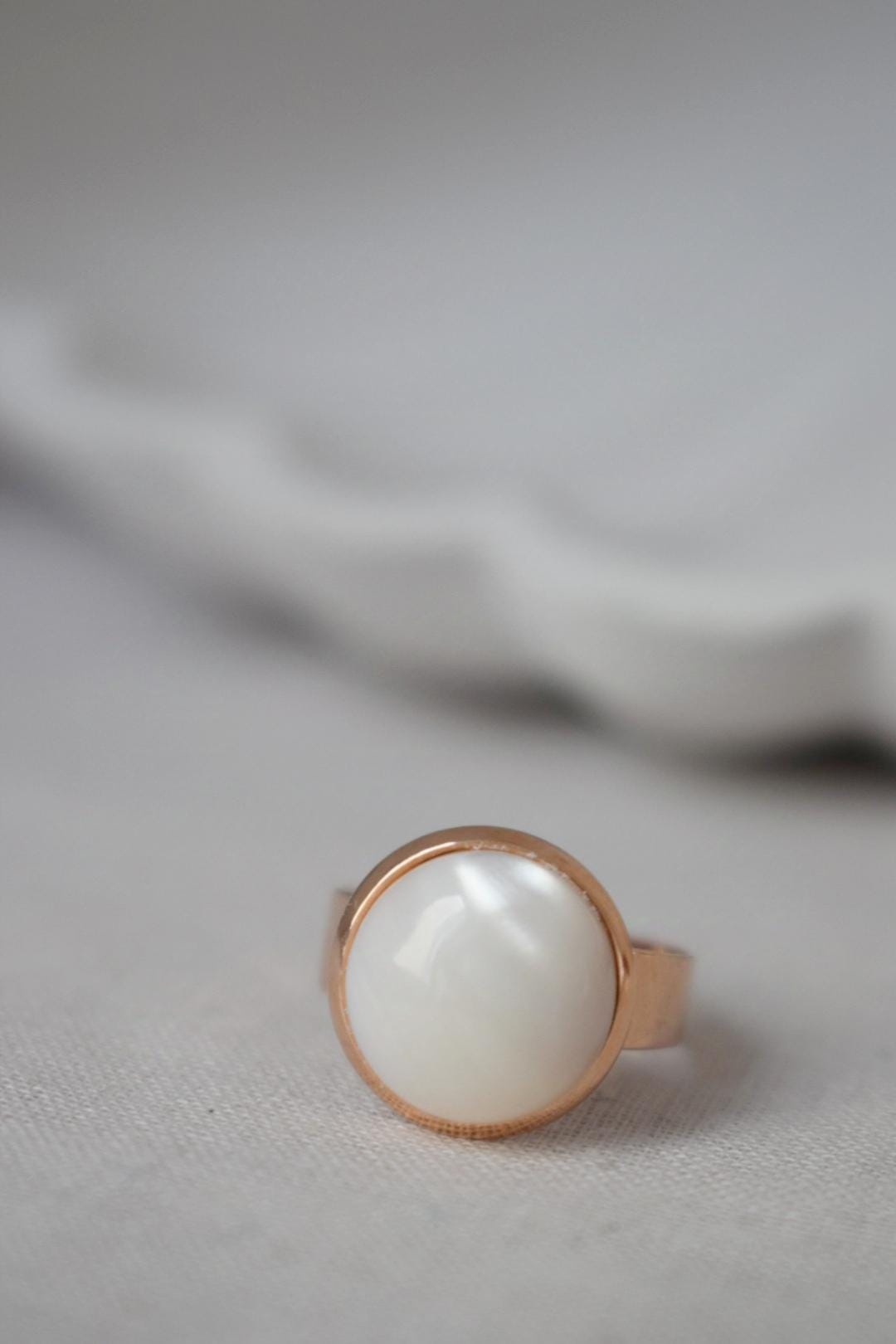 Perlmutt Roségold Ring für Frauen, Muschel Verstellbarer Ring, Alltäglicher weißer runder Ring, Schmuckgeschenk für Sie