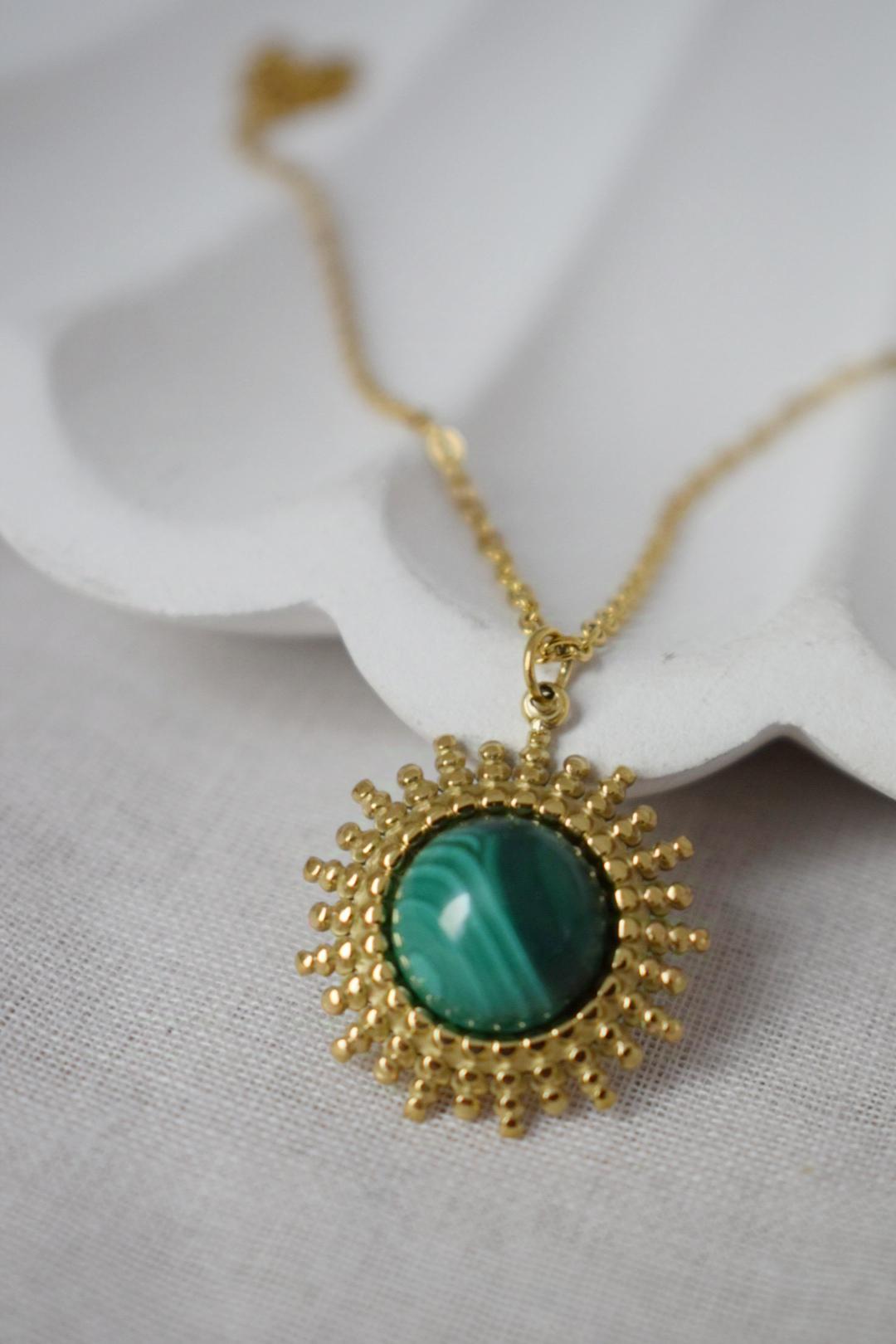 Malachit Halskette, Grüner Naturstein, Muttertagsgeschenk, Sonnenanhänger, verstellbare Kette, handgefertigter Schmuck, Einzigartiges Geschenk für Sie
