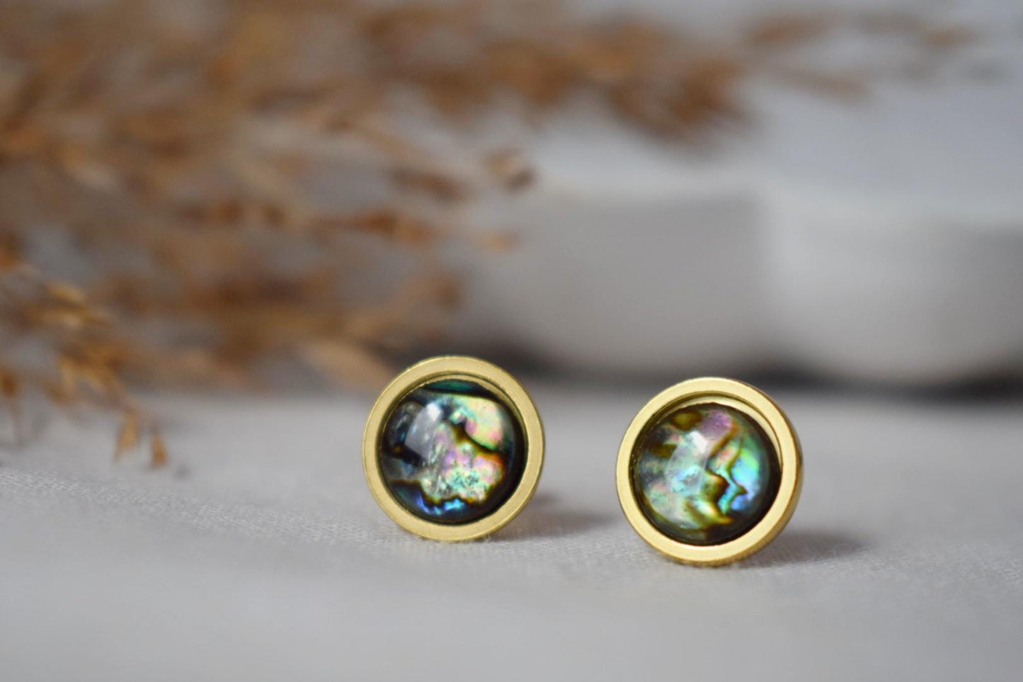 Ohrstecker aus Abalone-Muschel in Gold, Kleine bunte Ohrstecker aus Perlmutt, 8 mm Ohrstecker, rund, Abalone-Perlen-Goldschmuck, Geschenk für Frauen