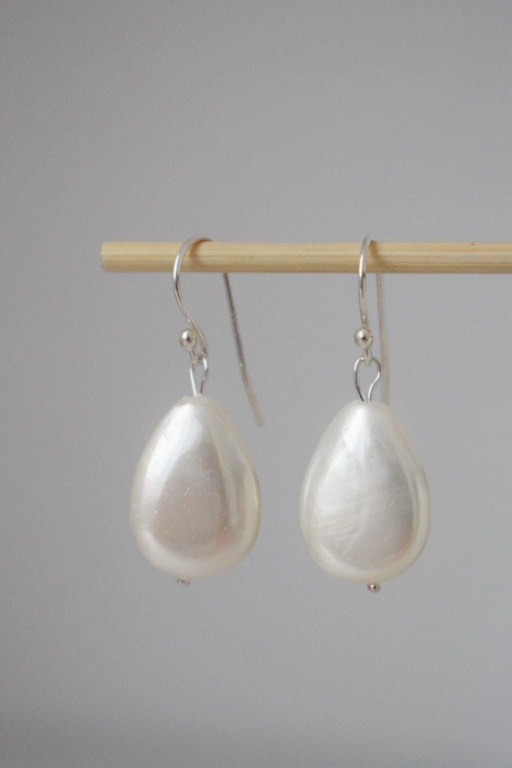 Natürliche Süßwassermuschel Ohrringe, Tropfen Ohrringe aus Sterling Silber, Schlichte Perlen Tropfen Hochzeit Ohrringe, Brautjungfern Geschenke