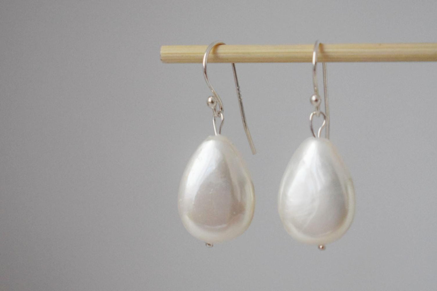Natürliche Süßwassermuschel Ohrringe, Tropfen Ohrringe aus Sterling Silber, Schlichte Perlen Tropfen Hochzeit Ohrringe, Brautjungfern Geschenke