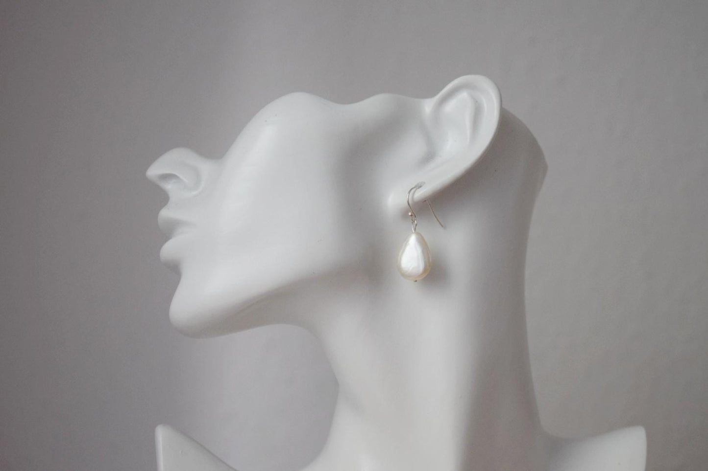 Natürliche Süßwassermuschel Ohrringe, Tropfen Ohrringe aus Sterling Silber, Schlichte Perlen Tropfen Hochzeit Ohrringe, Brautjungfern Geschenke