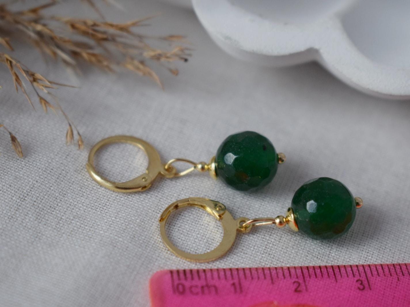 Dunkelgrüne Jade Creolen, Edelstein Creolen, 24 Karat vergoldeter Edelstahl, Smaragdgrün, Minimalistisch, Boho Schmuck, Handgemachtes Geschenk