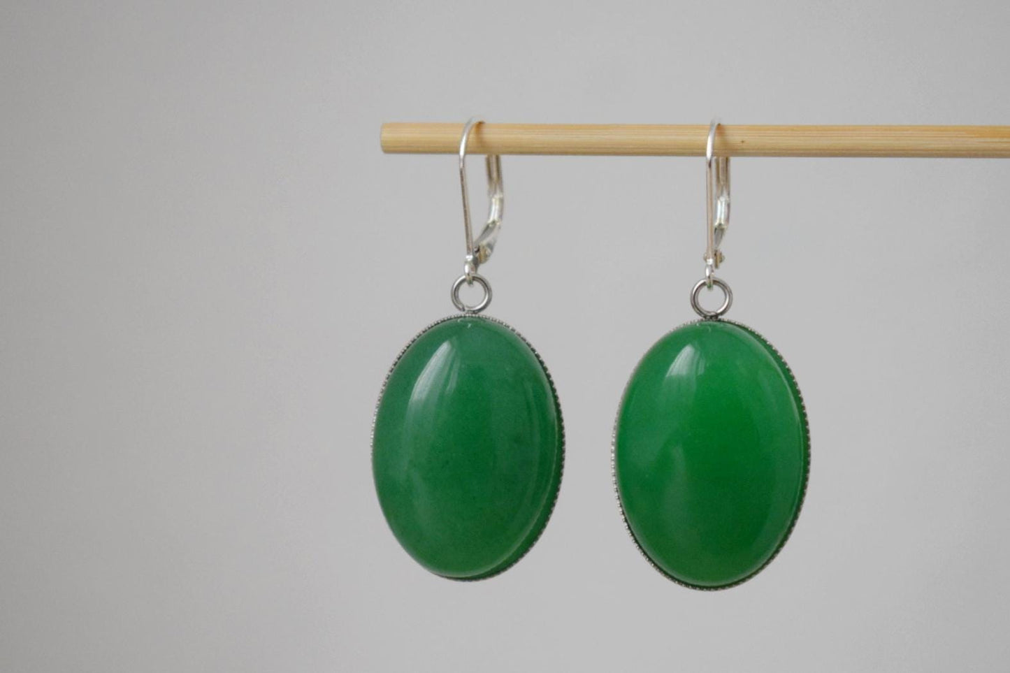 Grüne Jade-Ohrringe, Sterling-Silber-Creolen, Edelstein-Ohrhänger, Lange Ohrringe, Statement-Schmuck, Geschenk für Frauen