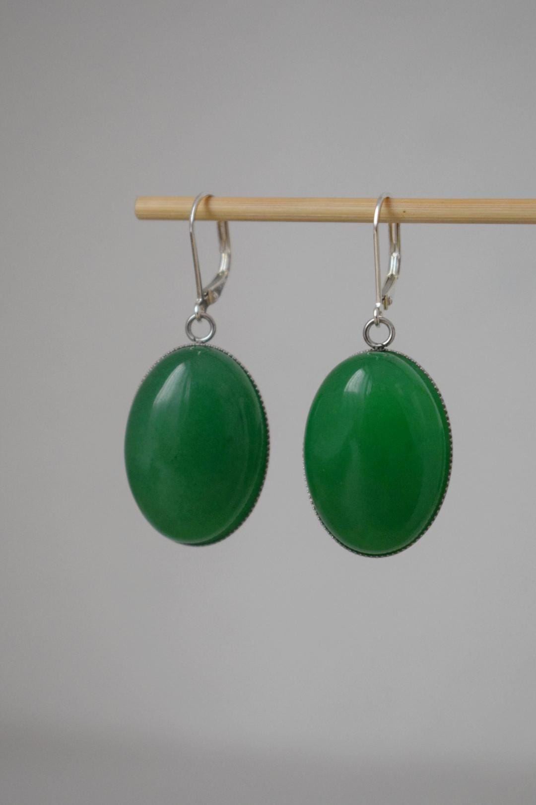 Grüne Jade-Ohrringe, Sterling-Silber-Creolen, Edelstein-Ohrhänger, Lange Ohrringe, Statement-Schmuck, Geschenk für Frauen