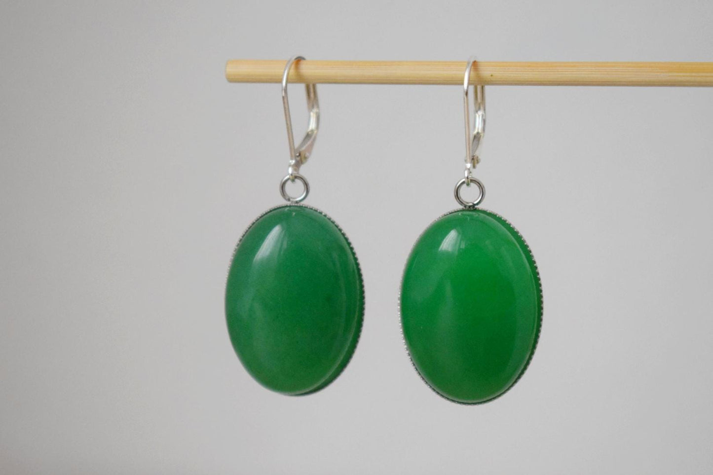 Grüne Jade-Ohrringe, Sterling-Silber-Creolen, Edelstein-Ohrhänger, Lange Ohrringe, Statement-Schmuck, Geschenk für Frauen