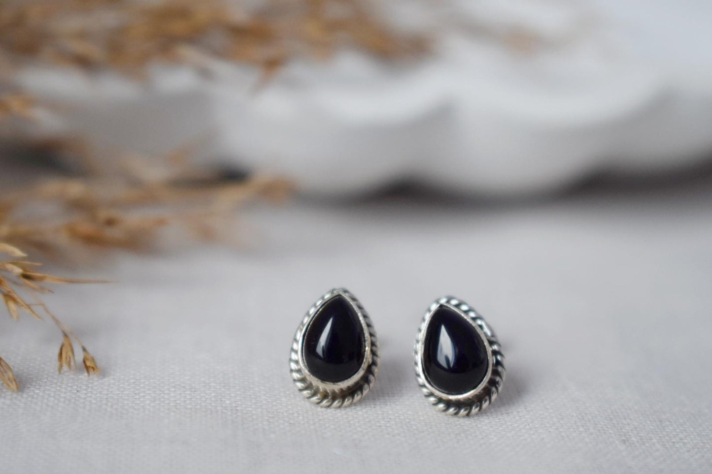 Kleine Boho Schwarze Onyx Ohrstecker, Tropfen Naturstein Sterling Silber Schmuck, Edelstein Ohrstecker, Bestes handgemachtes Geschenk, Unisex Ohrringe