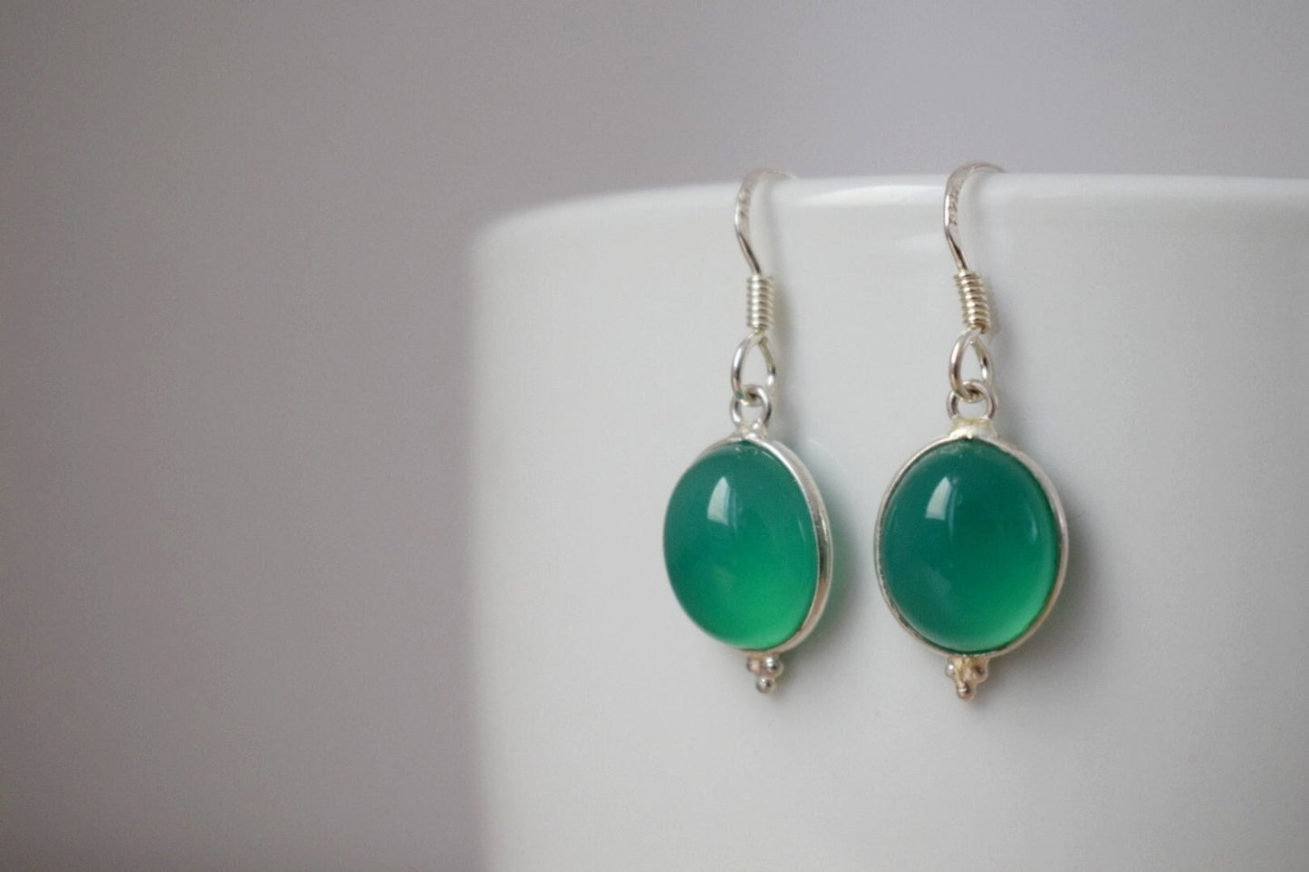 Grüne Onyx Ohrringe, 925 Sterling Silber, Ovale Edelstein Ohrringe, Naturstein, Einzigartiger Silberschmuck, Bestes Valentinstagsgeschenk für sie
