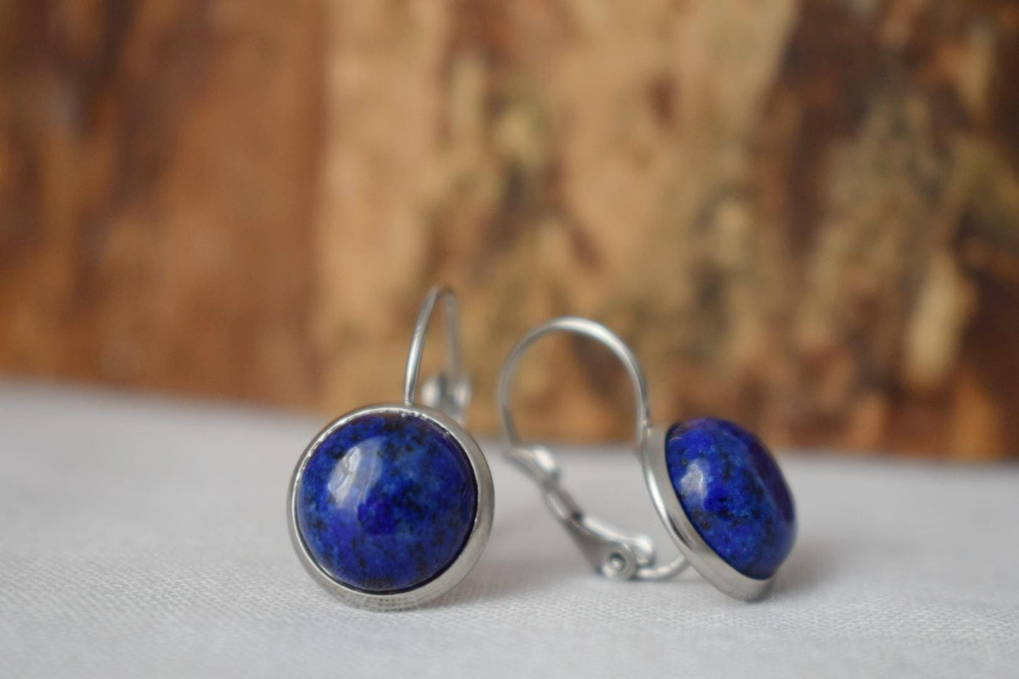 Kleine Lapislazuli-Ohrringe, Blaue Edelstein-Ohrringe, 10 mm Leverback-Ohrringe, runder Stein, September-Geburtsstein-Schmuck, Geschenk