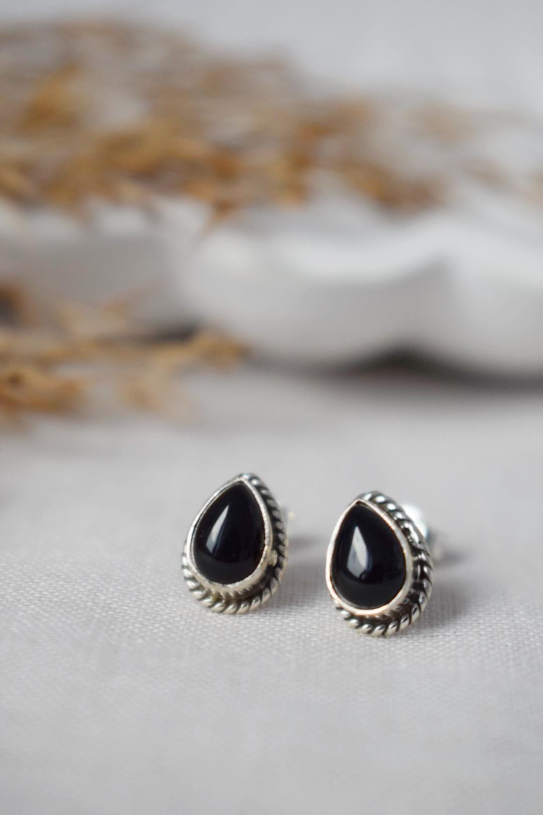 Kleine Boho Schwarze Onyx Ohrstecker, Tropfen Naturstein Sterling Silber Schmuck, Edelstein Ohrstecker, Bestes handgemachtes Geschenk, Unisex Ohrringe