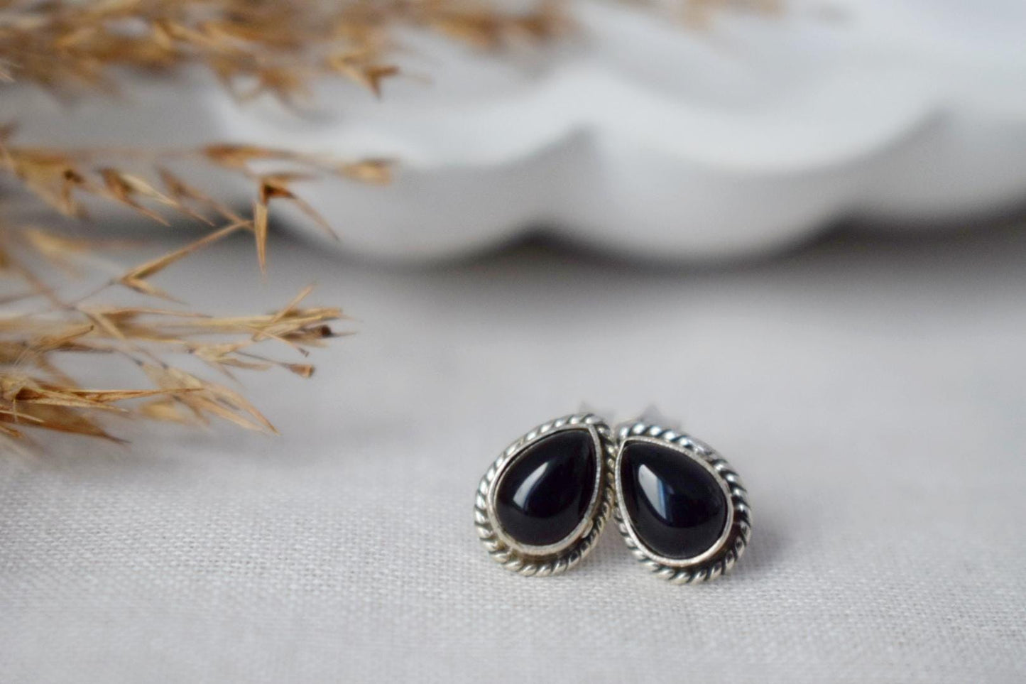 Kleine Boho Schwarze Onyx Ohrstecker, Tropfen Naturstein Sterling Silber Schmuck, Edelstein Ohrstecker, Bestes handgemachtes Geschenk, Unisex Ohrringe